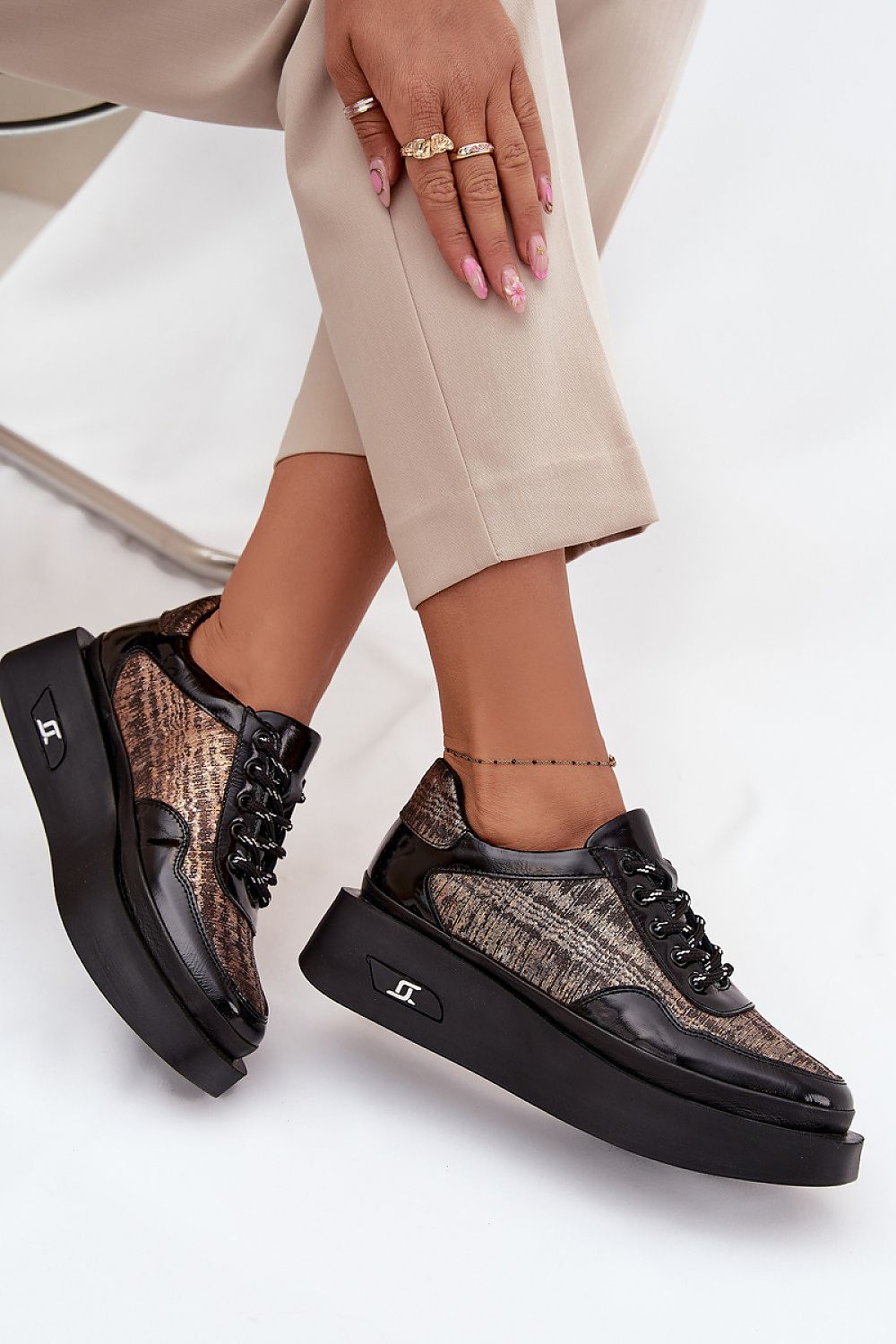  Platform shoes model 219105 Step in style 